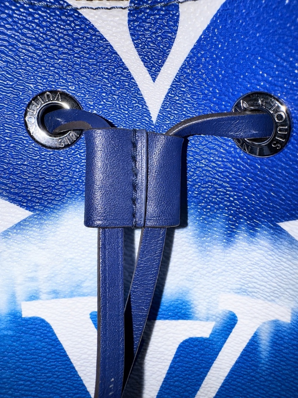 Louis Vuitton Escale NeoNoe MM Blue Giant Monogram Bucket Bag - Picture 5 of 13